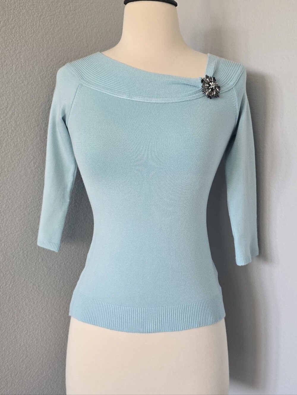 NWT Vintage bebe Blue Rhinestone Brooch 3/4 Boatneck Top Blouse M Small Y2K
